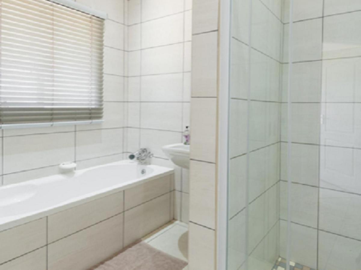 Flying Ostrich Guesthouse & Self-Catering Accommodation Mariental Δωμάτιο φωτογραφία